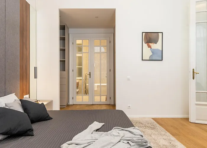 Modern Flat In Budapest With Pinkflamingo